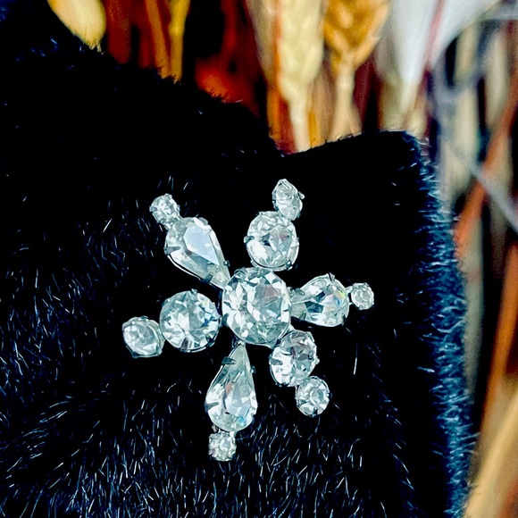 KRAMER|Vintage Snowflake Brooch Pin|Mark Kramer of NY|Clear Rhinestones|Signed - Picture 11 of 11